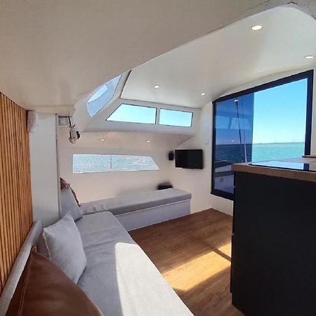 Barco Casa Catamara Sleepandboat Hotell FAO Exteriör bild