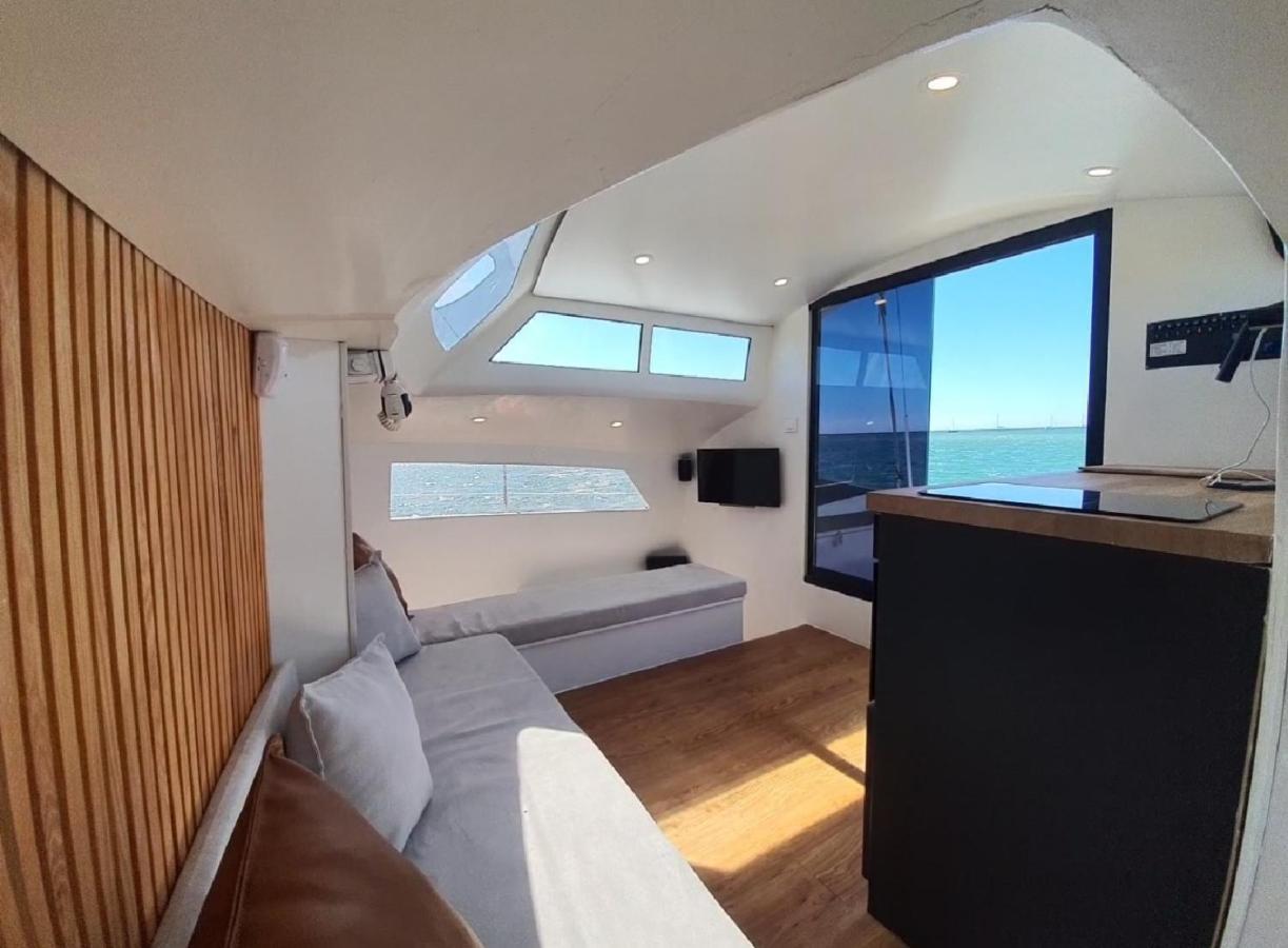 Barco Casa Catamara Sleepandboat Hotell FAO Exteriör bild