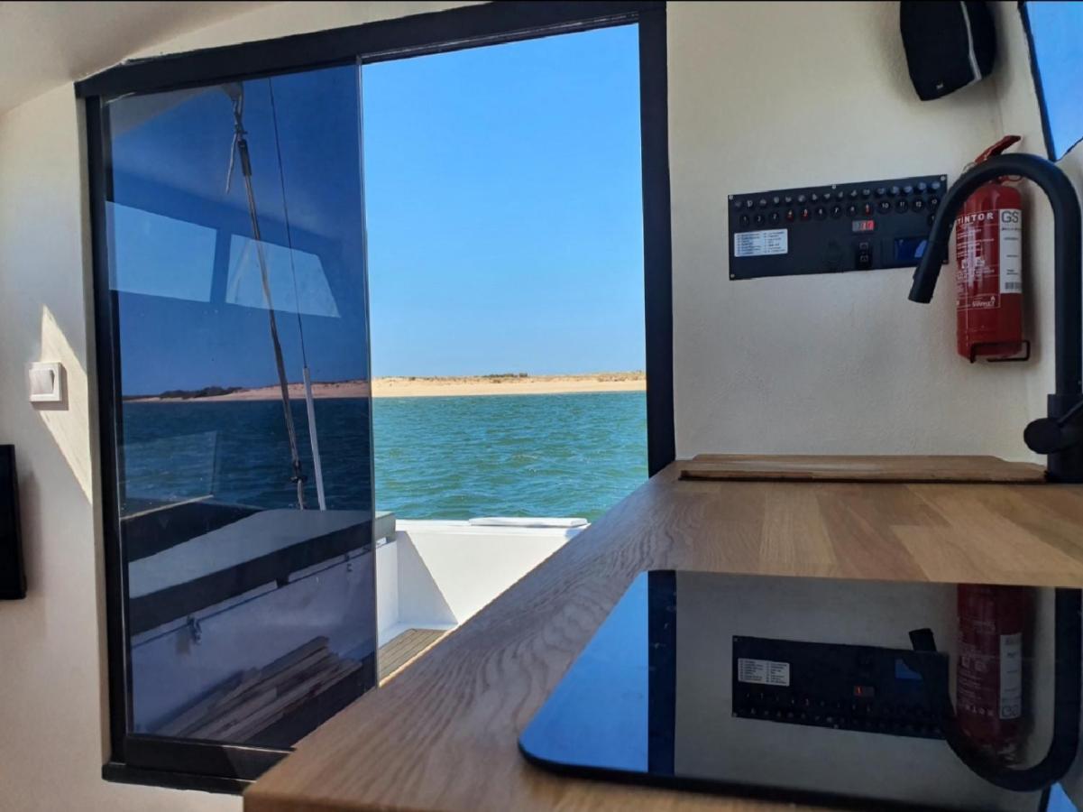 Barco Casa Catamara Sleepandboat Hotell FAO Exteriör bild