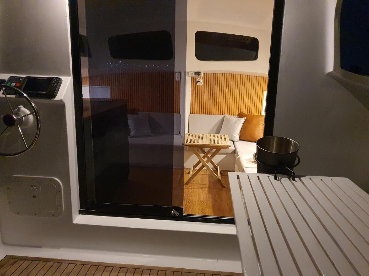 Barco Casa Catamara Sleepandboat Hotell FAO Exteriör bild