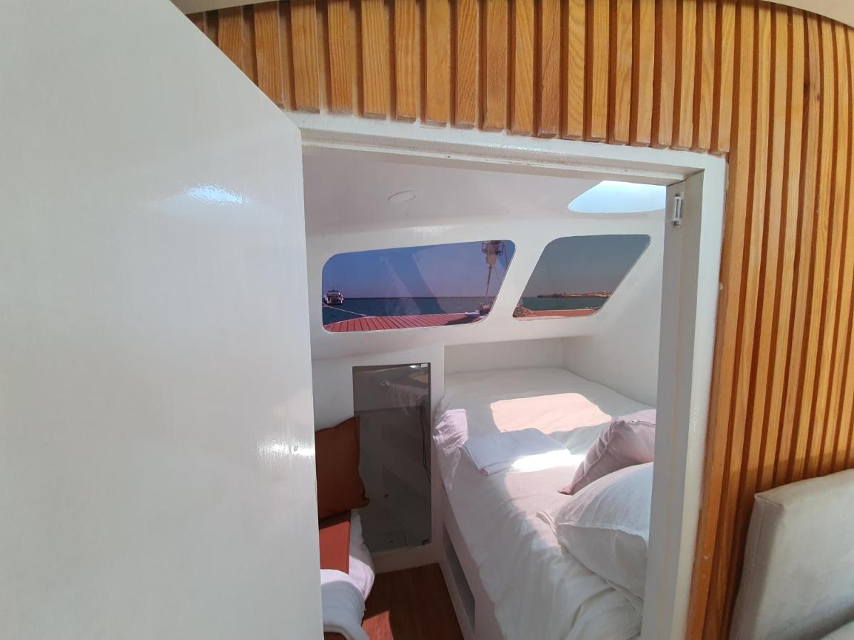 Barco Casa Catamara Sleepandboat Hotell FAO Exteriör bild