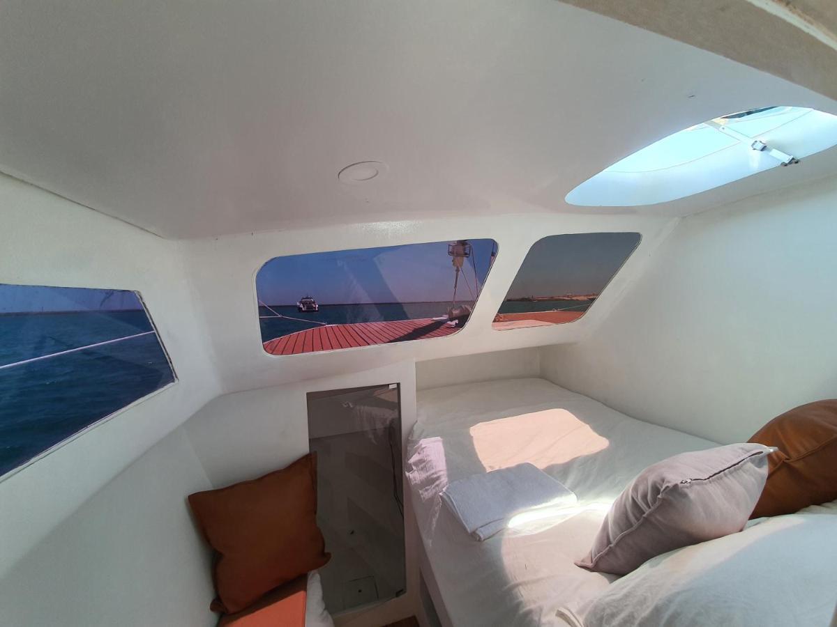 Barco Casa Catamara Sleepandboat Hotell FAO Exteriör bild