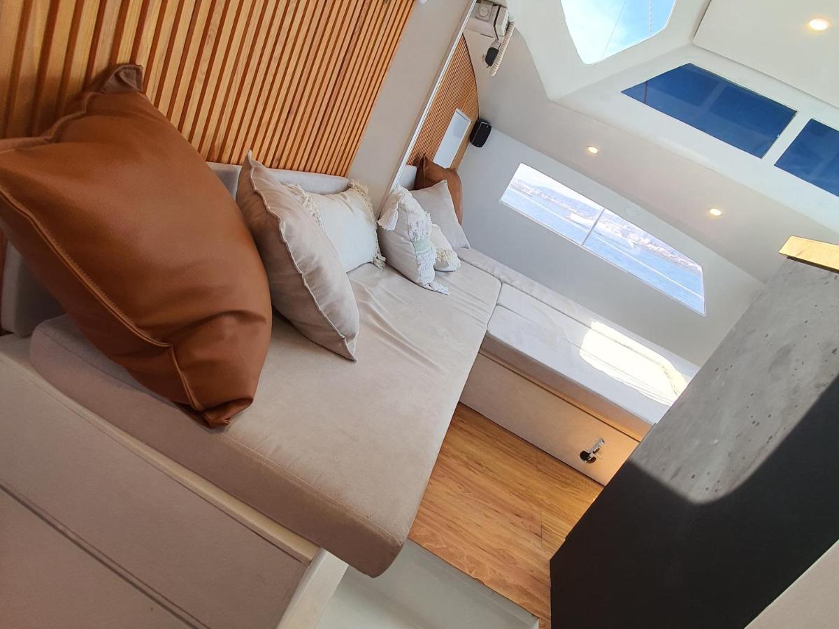 Barco Casa Catamara Sleepandboat Hotell FAO Exteriör bild