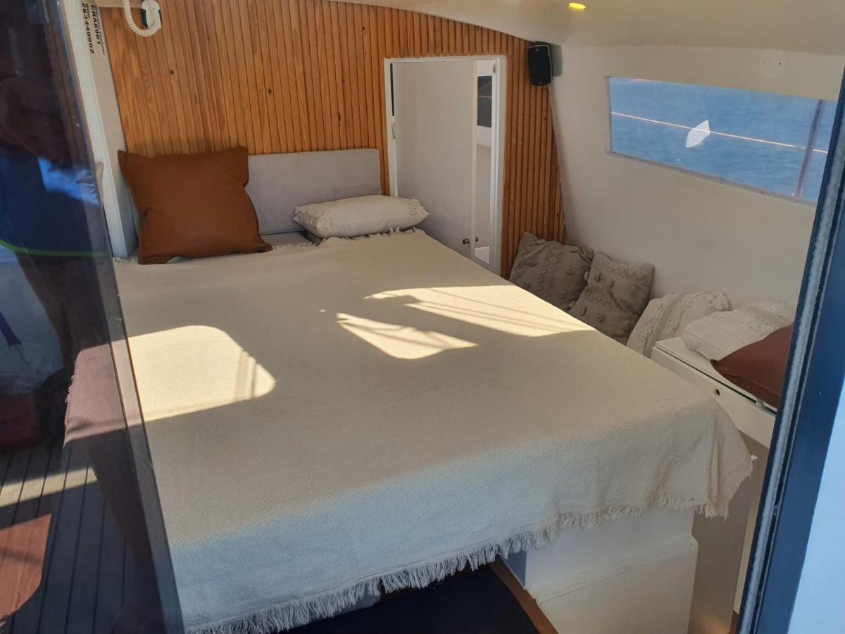 Barco Casa Catamara Sleepandboat Hotell FAO Exteriör bild