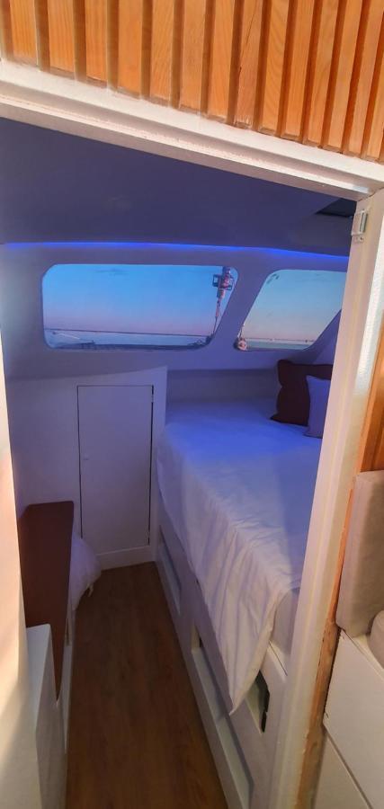 Barco Casa Catamara Sleepandboat Hotell FAO Exteriör bild