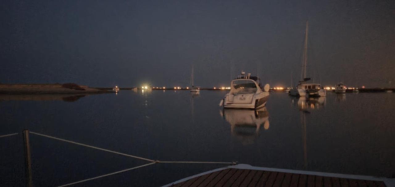 Barco Casa Catamara Sleepandboat Hotell FAO Exteriör bild