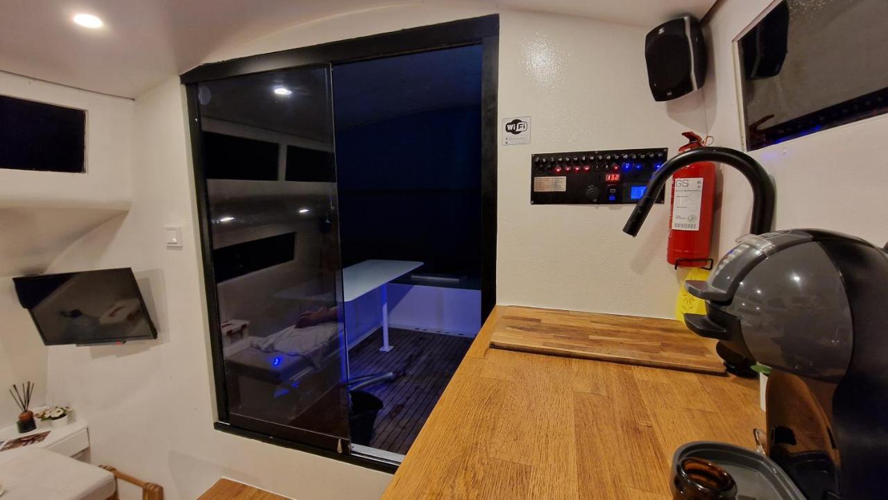 Barco Casa Catamara Sleepandboat Hotell FAO Exteriör bild
