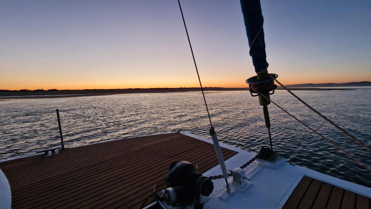 Barco Casa Catamara Sleepandboat Hotell FAO Exteriör bild