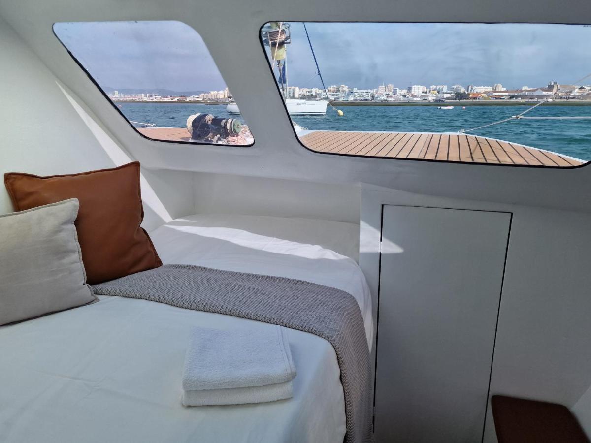 Barco Casa Catamara Sleepandboat Hotell FAO Exteriör bild