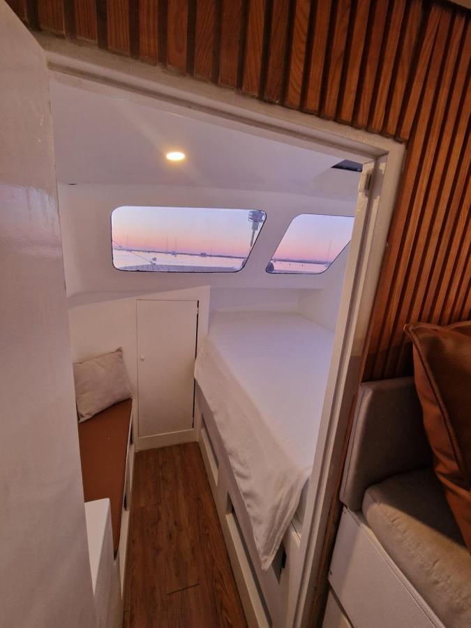 Barco Casa Catamara Sleepandboat Hotell FAO Exteriör bild