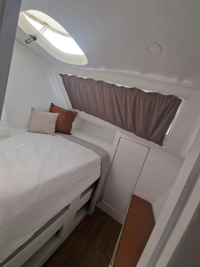 Barco Casa Catamara Sleepandboat Hotell FAO Exteriör bild