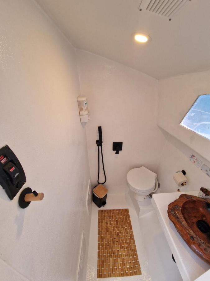 Barco Casa Catamara Sleepandboat Hotell FAO Exteriör bild
